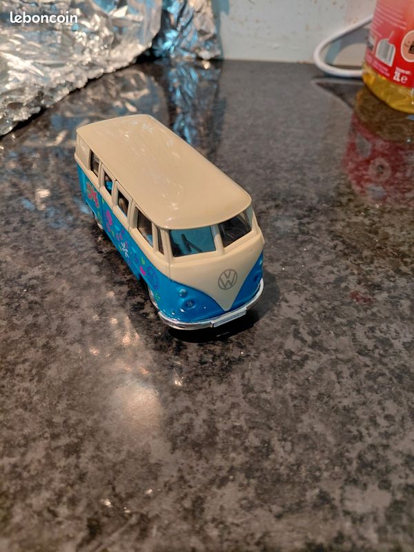 Combi volkswagen t1 1963 welly bleu et blanc peace and love 1/38 (image 1)