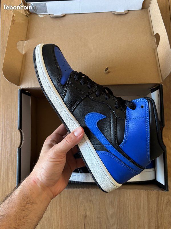 Nike Air Jordan 1 Mid Royal Blue (image 3)