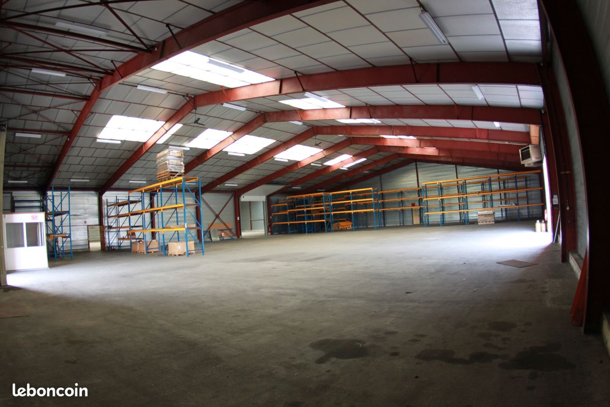 Bâtiment industriel 2400 m² (image 4)