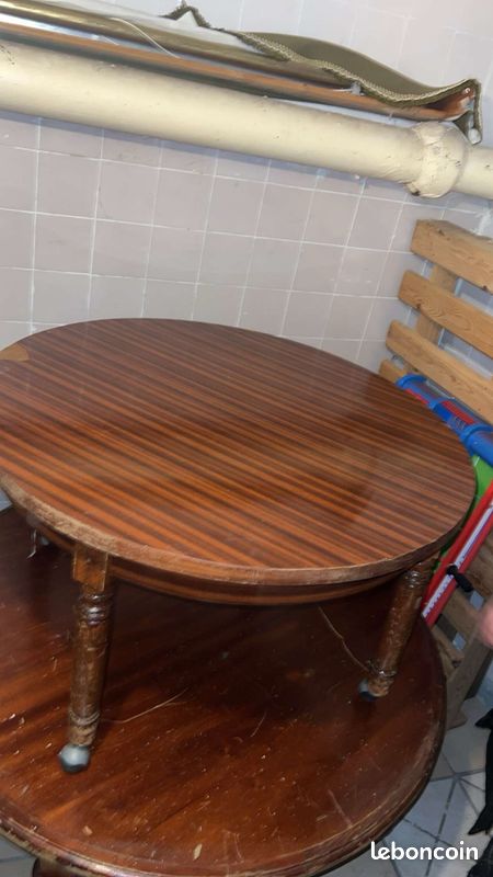 Table en bois (image 1)