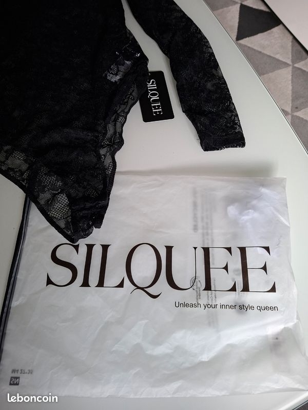 Foulard effet scintillant avec franges Noir - Achetez en ligne | Terranova