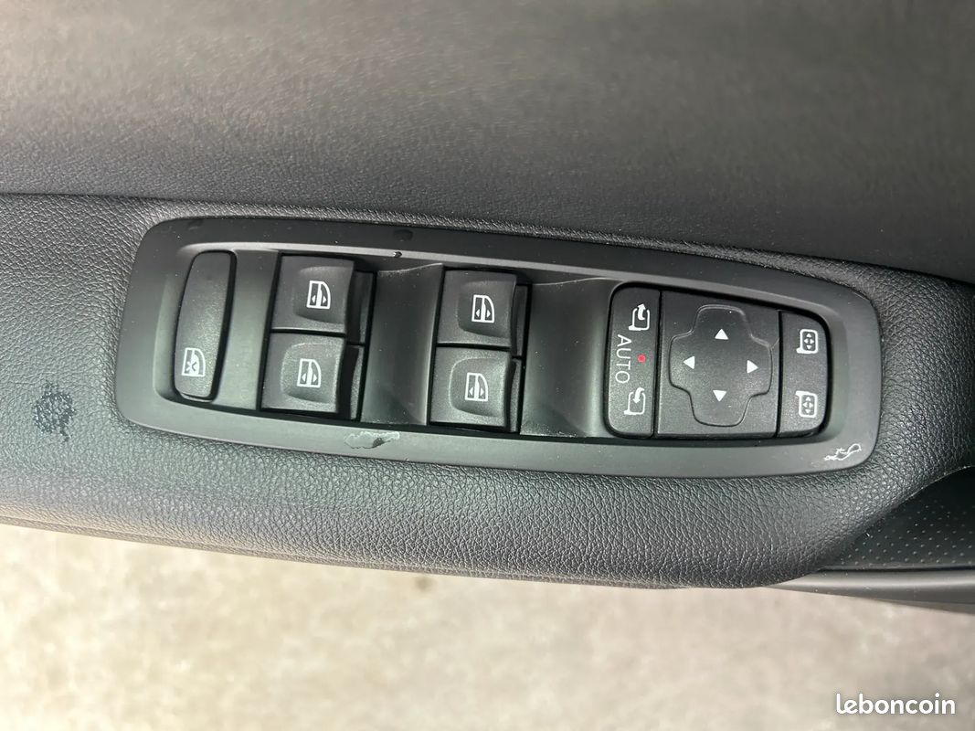 RENAULT Megane 1.3 140ch INTENS - 2020 - CarPlay - Boîte auto - Attelage - Caméra De Recul - Régulateur - Lumière D'Ambiance - Carte Main Libre (image 39)