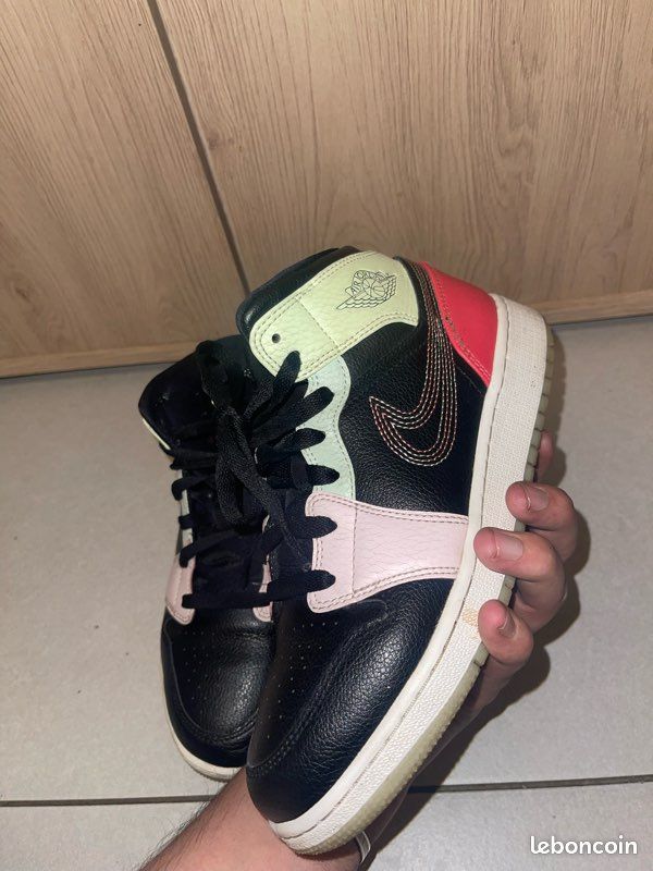 Nike Air Jordan Mid Glow Phosphorescentes Taille 38 enfant