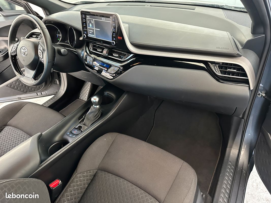 Toyota C-HR 1.8 Hybride 122 Dynamic Ultimate / Sièges chauffants - radar AV et AR / 1ère main / TVA Récupérable / Historique d'entretien Toyota (image 4)