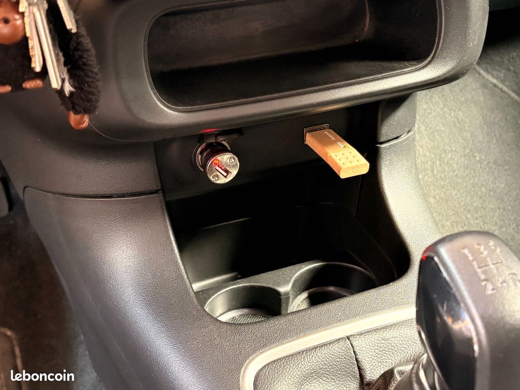 CITROEN C3 GENERATION-III 1.2 PURETECH 80 SHINE START-STOP - DISTRIBUTION À JOUR - CAMÉRA DE RECUL - CARPLAy (image 30)