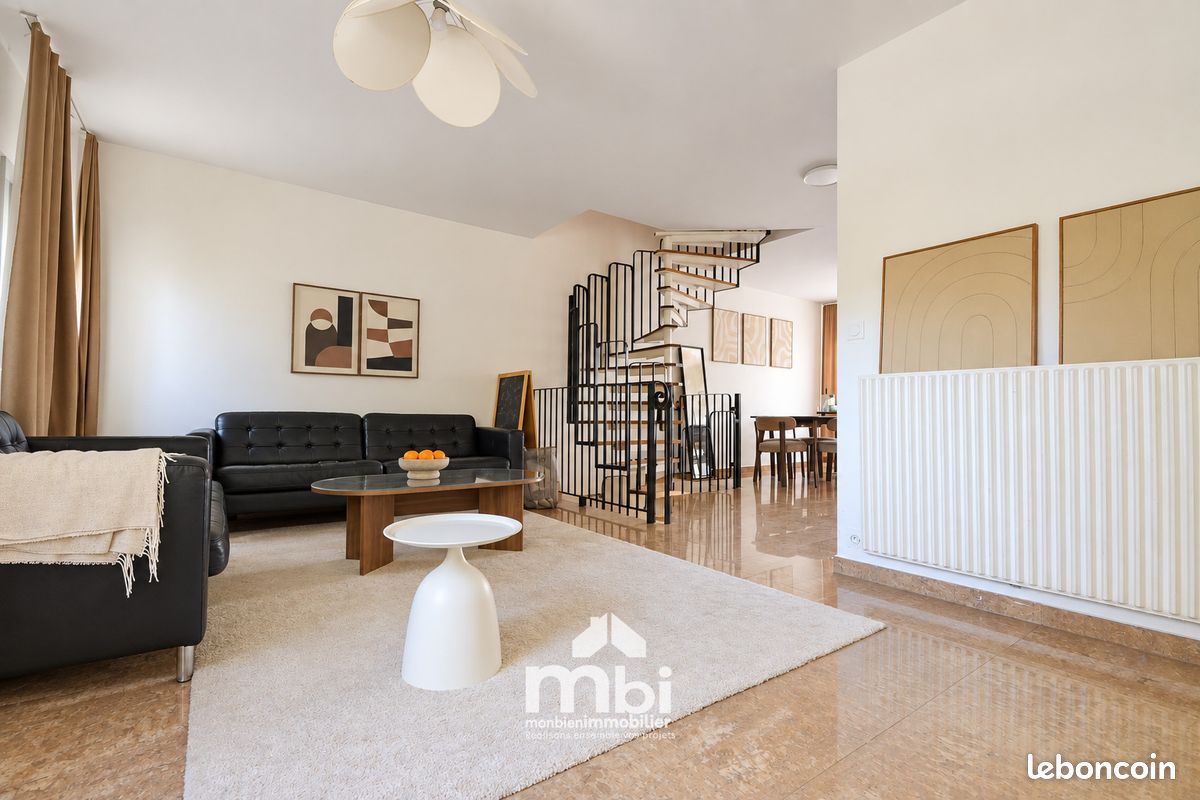 Maison 6 pièces 147 m² · à Fosses · 147 m² · 283 000 €