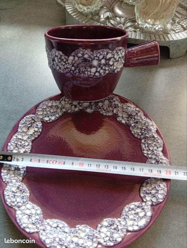 Saucière vintage céramique émaillée violette et blanche (image 1)