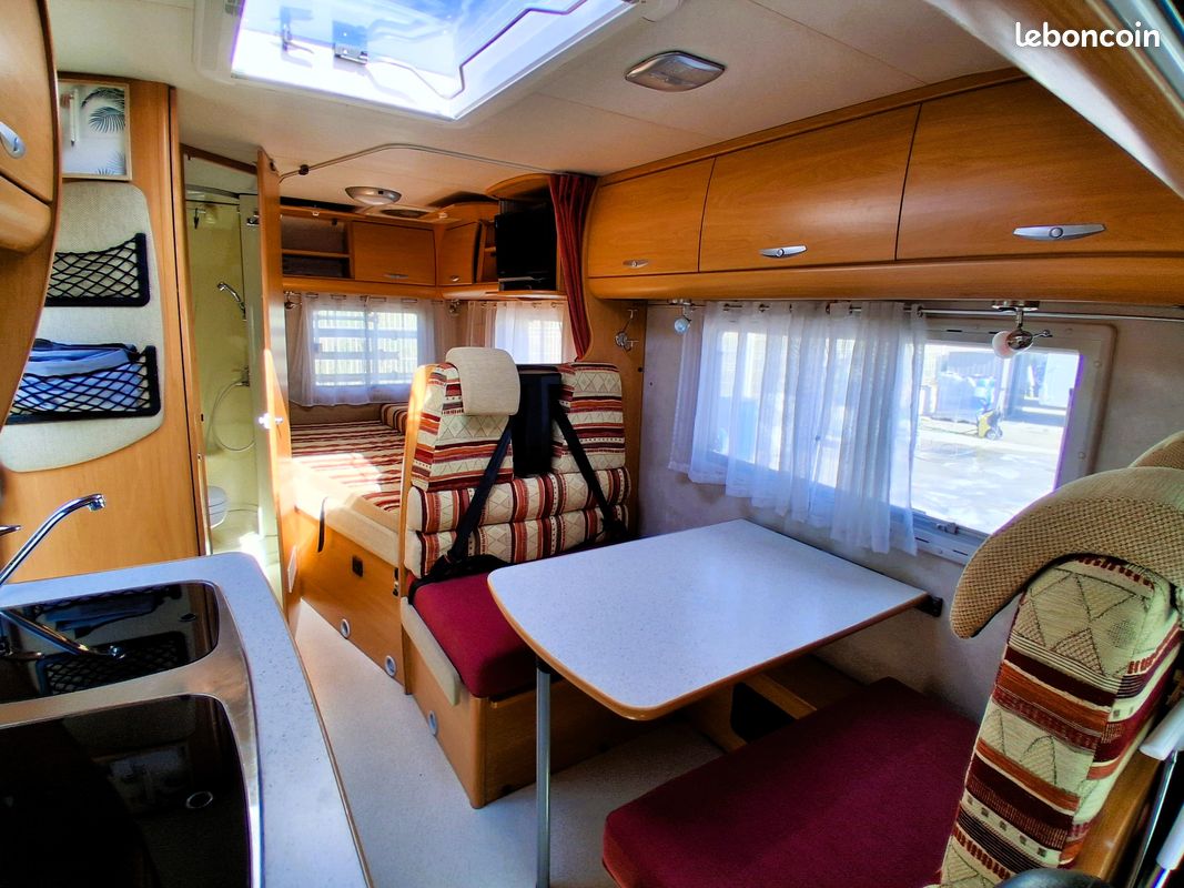 Camping-car d'occasion chausson welcom 70 + 2004 + 2.8l hdi + 130 cv + compact 6,36 m + lit a la francaise + dinette transformable en lit 2 places + antenne satellite + porte velos (image 7)