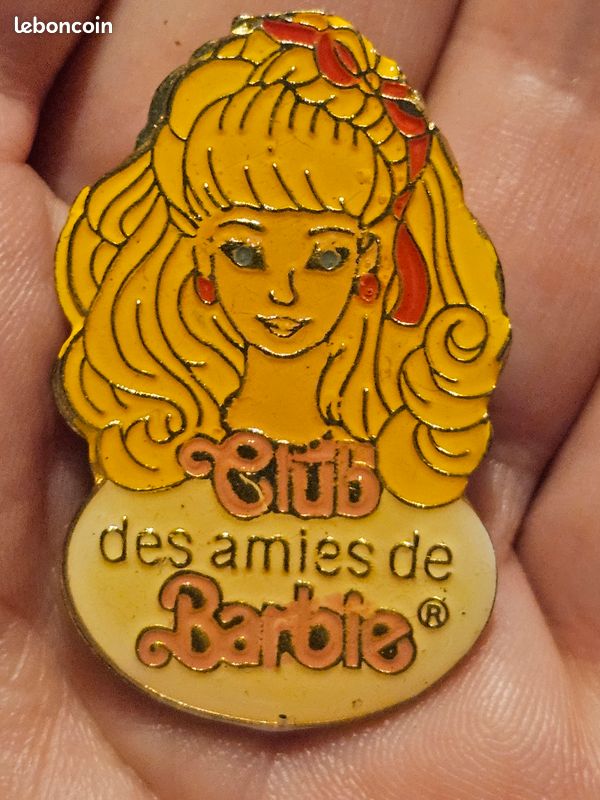 Pin's Vintage Programme TV "Pie 3 Pour Une Fille" - Rare Insigne Plastique