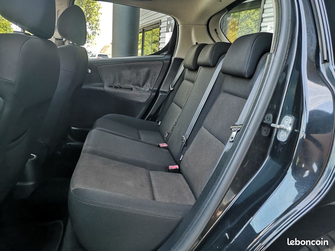 Peugeot 207 1.4 VTI 16v 95Ch Premium Pack (image 11)