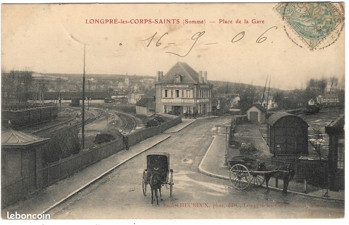 Carte Postale Ancienne 80 LONGPRE-LES-CORPS-SAINTS Place de la Gare (image 1)
