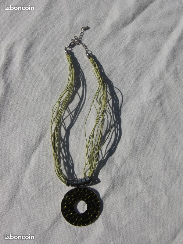 Collier pour femme couleur kaki (image 1)