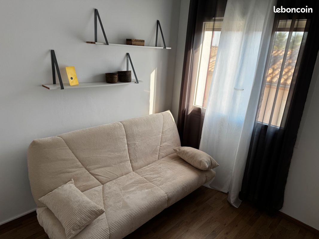 Local commercial 1 pièce 10 m² · à Milhaud · 9,5 m² · 400 €
