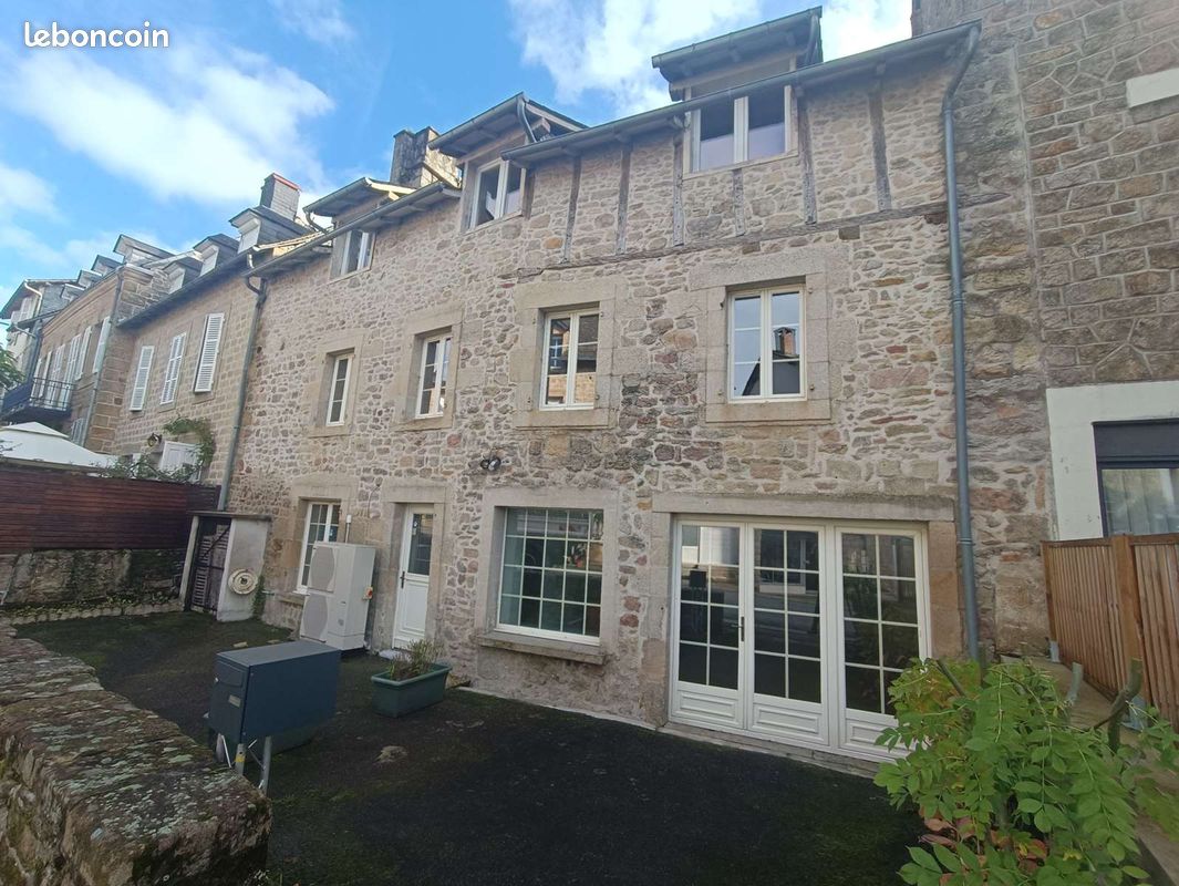 Immeuble 6 pièces 300 m² · à Corrèze · 300 m² · 109 000 €