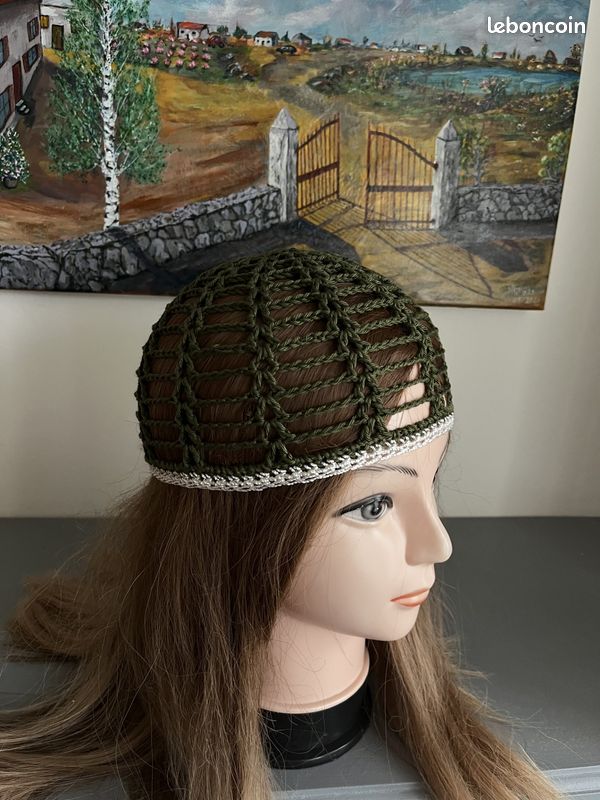 Chapeau tricoté de couleur rose isolé sur fond transparent | PSD