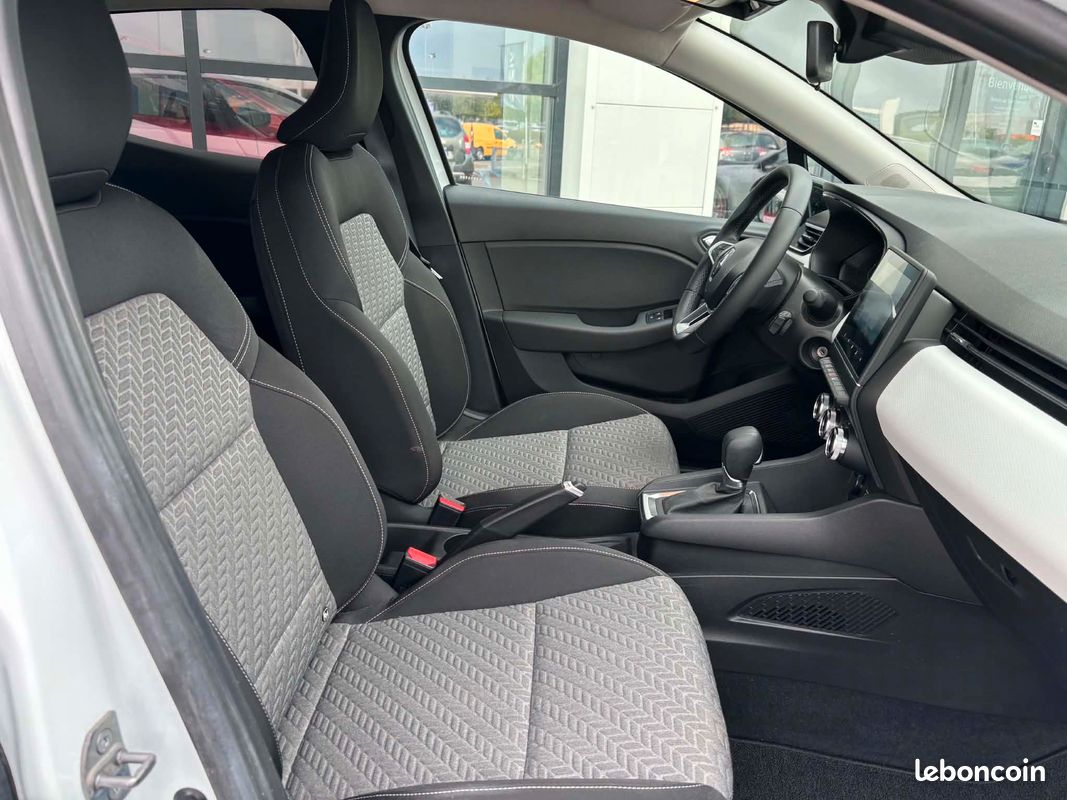 Renault clio v (2) 1.6 e-tech full hybrid 145 evolution (image 9)
