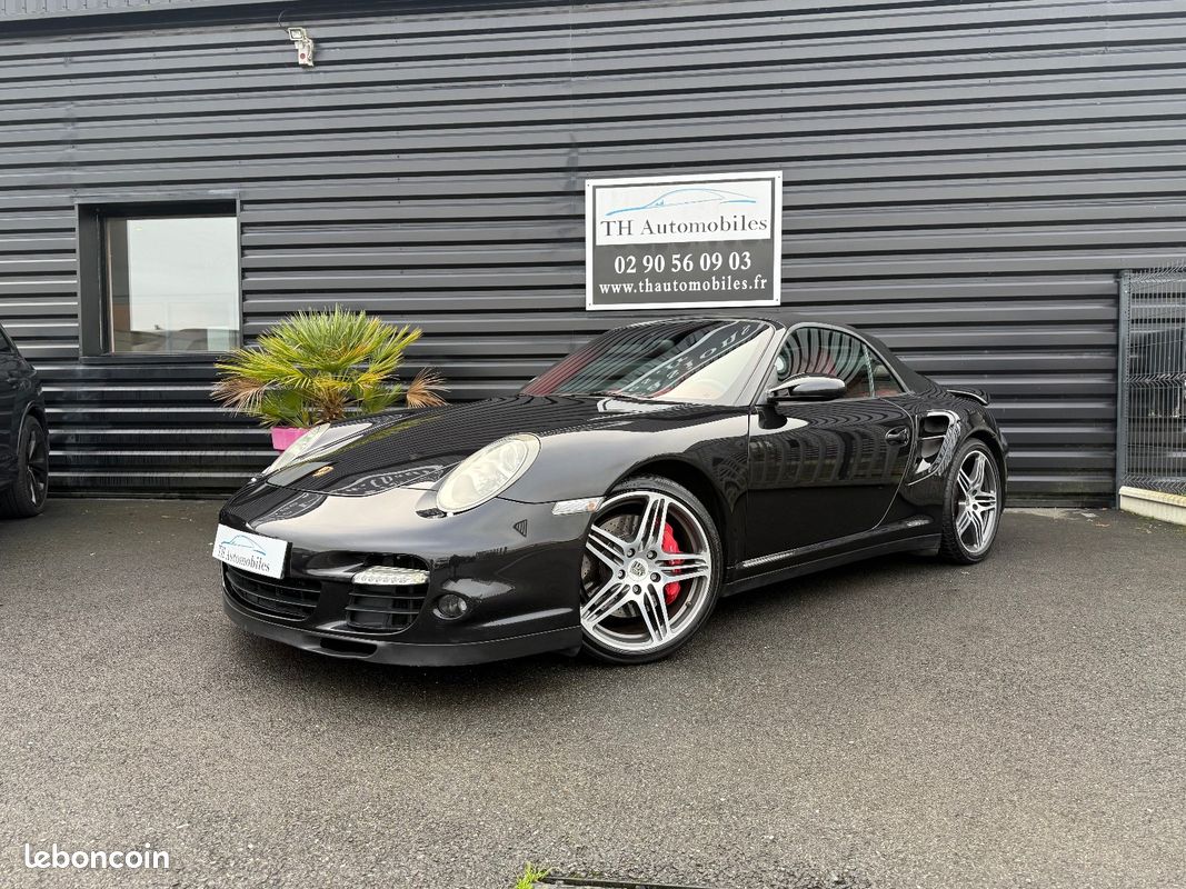 PORSCHE 911 (997) CABRIOLET 3.6 480 TURBO TIPTRONIC S / Sièges élec mémoire en cuir rouge Cartier / capote électrique / système audio BOSE / GPS / Aide au stationnement / etc... (image 1)