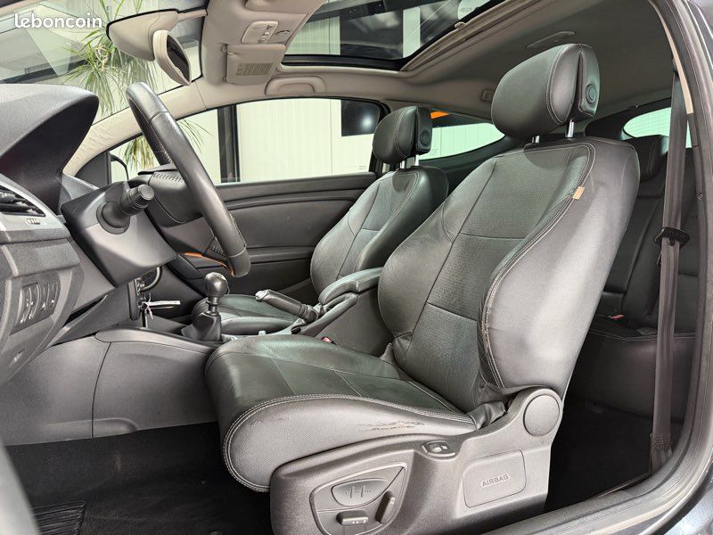 Renault megane coupé 1.9 dci 131 cv (image 4)