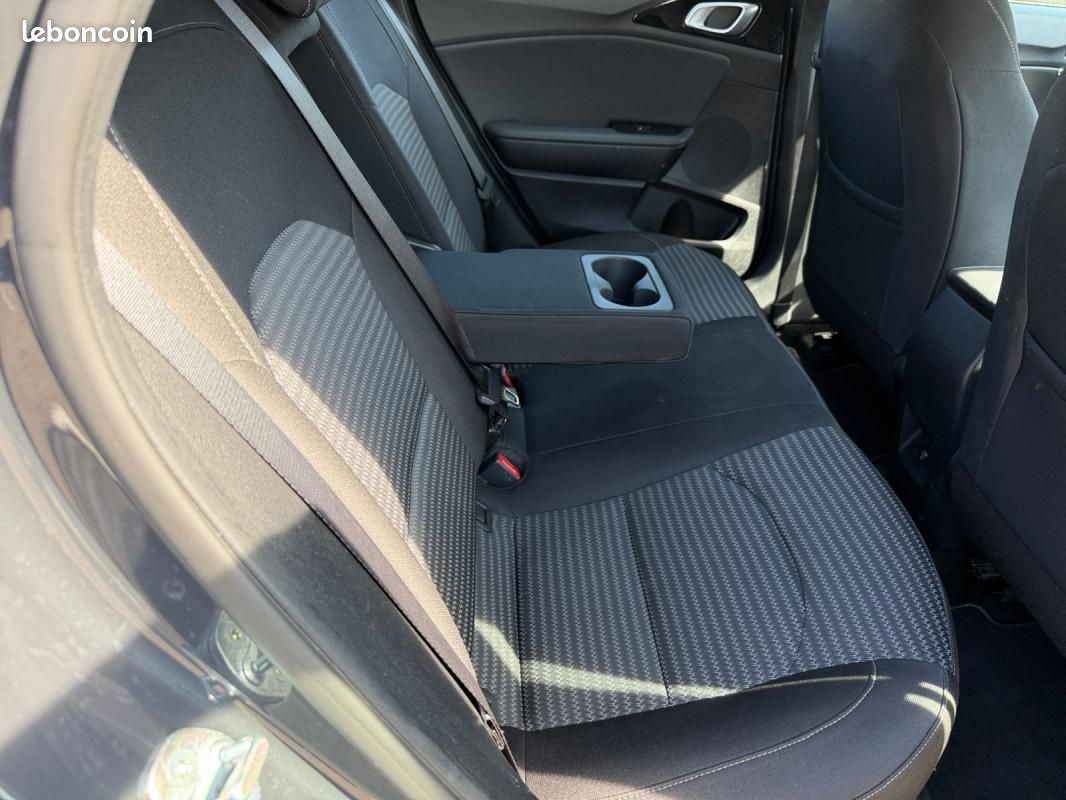 Kia CEED III (2) SW 1.6 CRDI 136 MHEV ISG Active Business DCT7 (image 21)