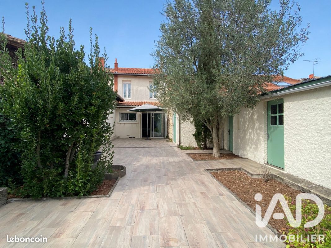 Maison 5 pièces 160 m² · à Coutras · 160 m² · 220 000 €