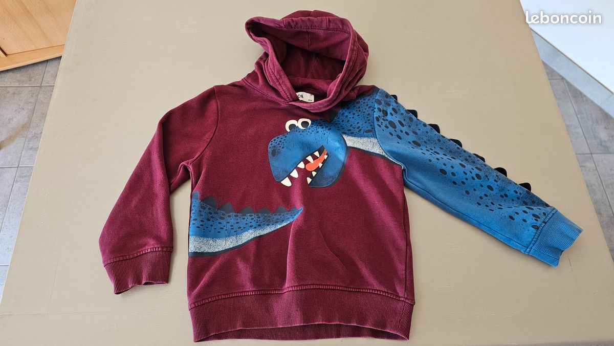 Sweat à capuche, marque C&A 6 ans (image 1)