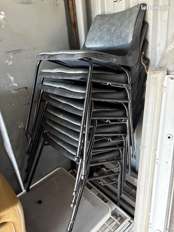 Chaises acier et plastique lot de 7 (image 1)