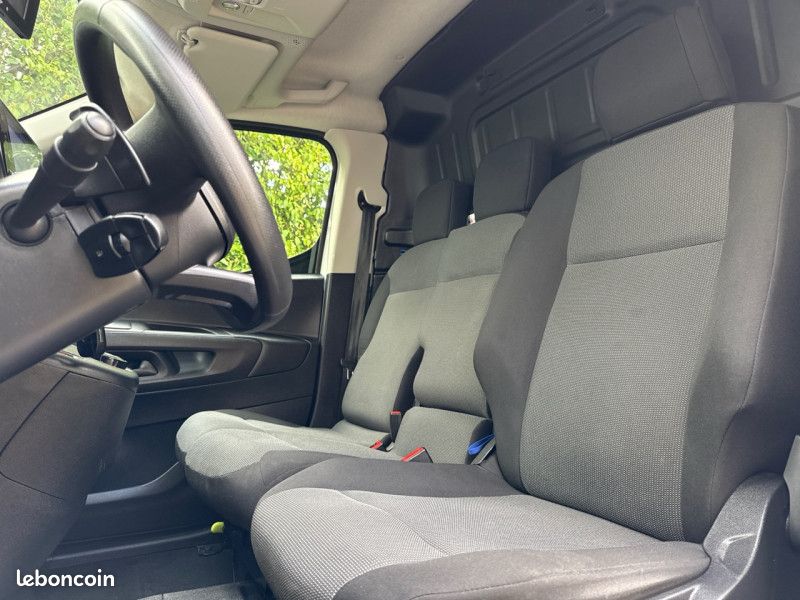 Citroen BERLINGO VAN M 650KG HDI 130CH EAT8 PREMIUM CONNECT * 2023 * 3 PLACES (image 12)