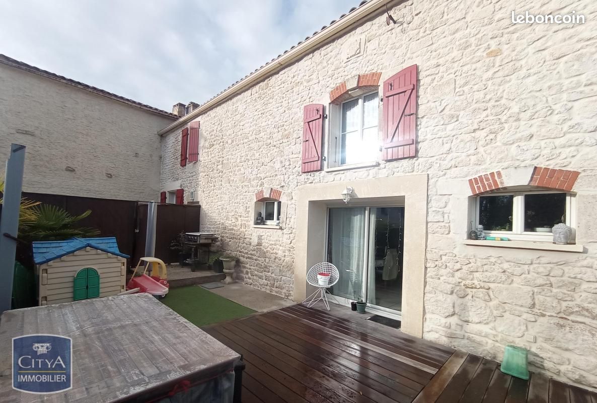 Maison 7 pièces 170 m² · à Ardillières · 170 m² · 277 000 €