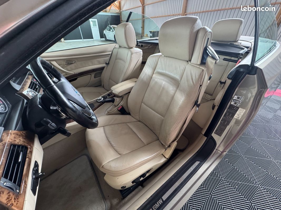 BMW SERIE 3 CAB E93 330i Luxe A (image 30)