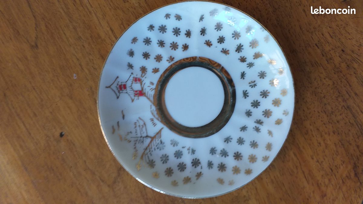4 TASSES + soucoupes à café/thé PORCELAINE ancienne fine motif pagodes (image 4)