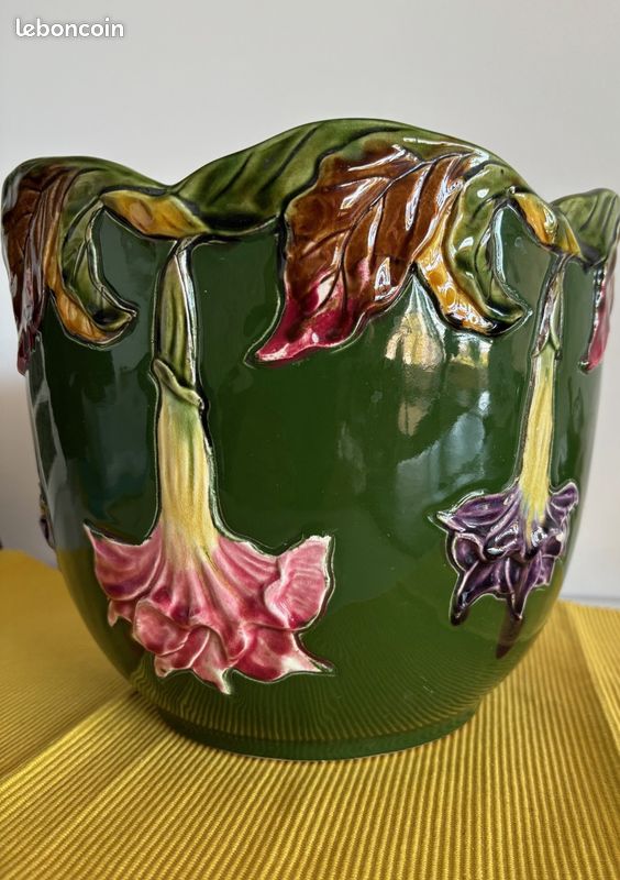 Cache-pot ancien en faïence majolique — Onnaing, vers 1885–1895 (image 2)