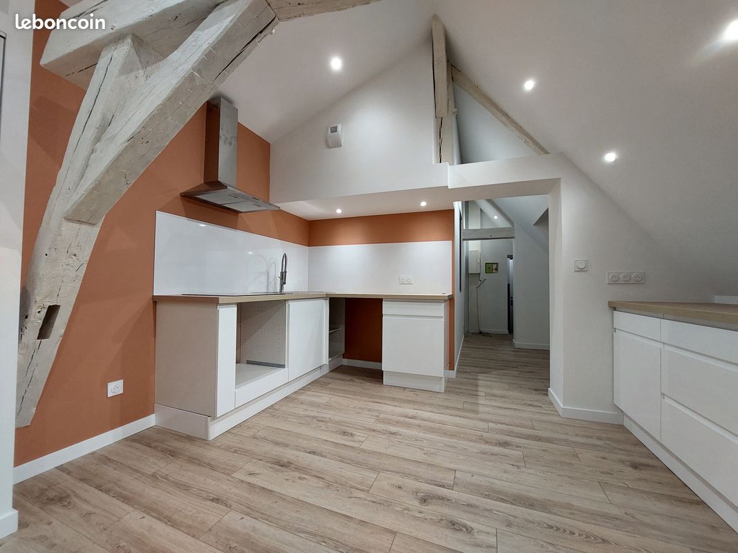 Appartement 2 pièces 65 m² · à Charleville-Mézières · 65 m² · 650 €