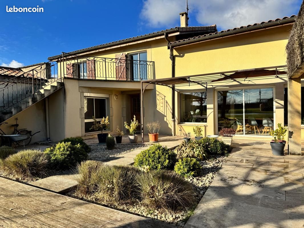 Maison 5 pièces 230 m² (image 1)