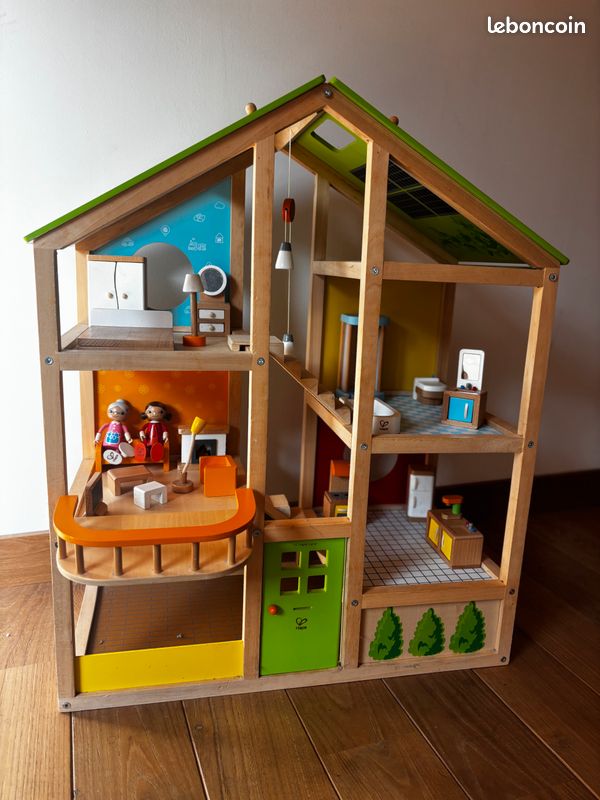 Maison De Poupée En Bois Hape – 4 Poupées Incluses, 10 Pièces De Mobilier, Lampes Amovibles, Sonnette, Pour Enfants Dès 3 Ans