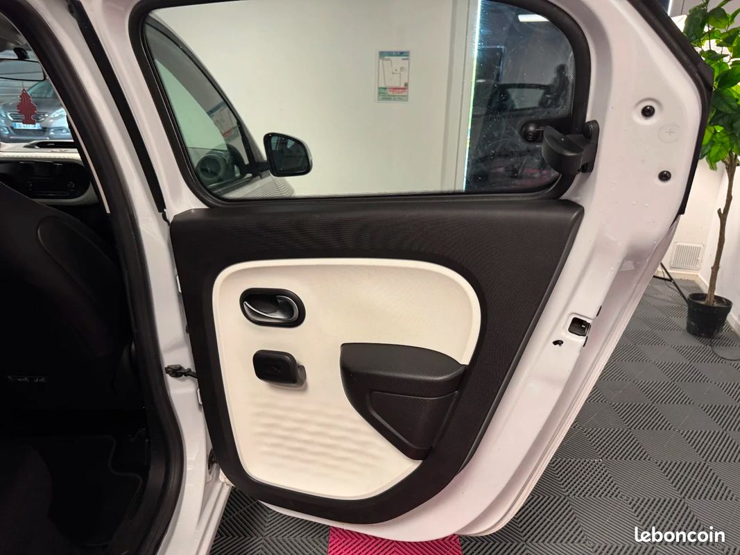 RENAULT TWINGO III 1.0 SCe 70 E6C Limited / REGULATEUR / BLUETOOTH / SUIVI RENAULT (image 14)
