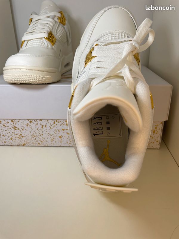 Air Jordan 4 Sail Metallic Gold (image 6)