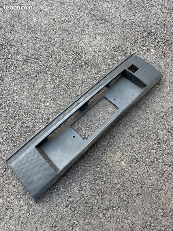 Support plaque Passat 35i b3 neuf (image 1)