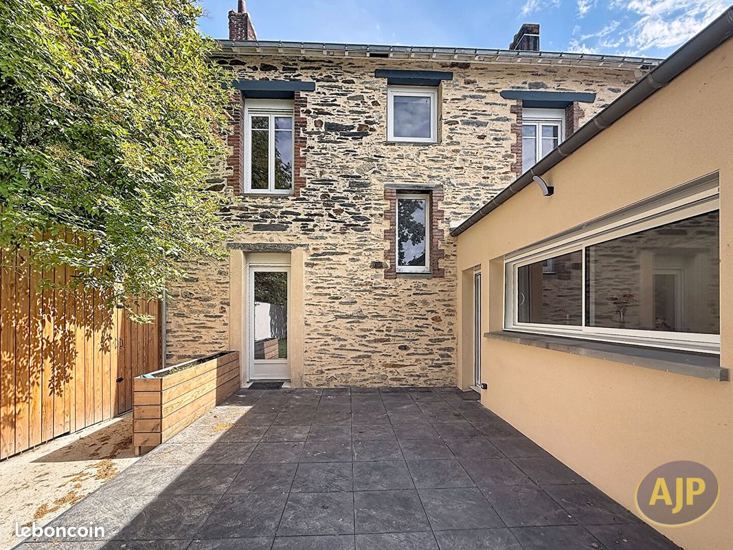 Maison 8 pièces 185 m² · à Saffré · 185 m² · 309 603 €