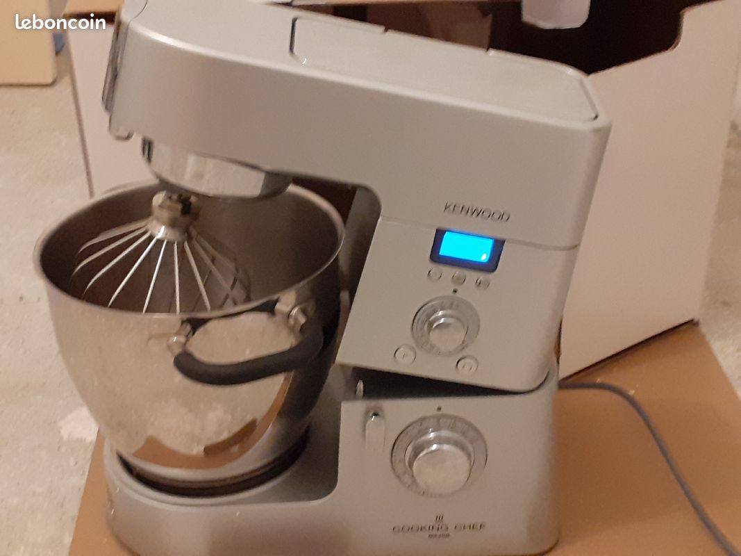 Robot Kenwood cooking chef KM070 avec accessoires supplémentaires + notices et livres de cuisine (image 2)