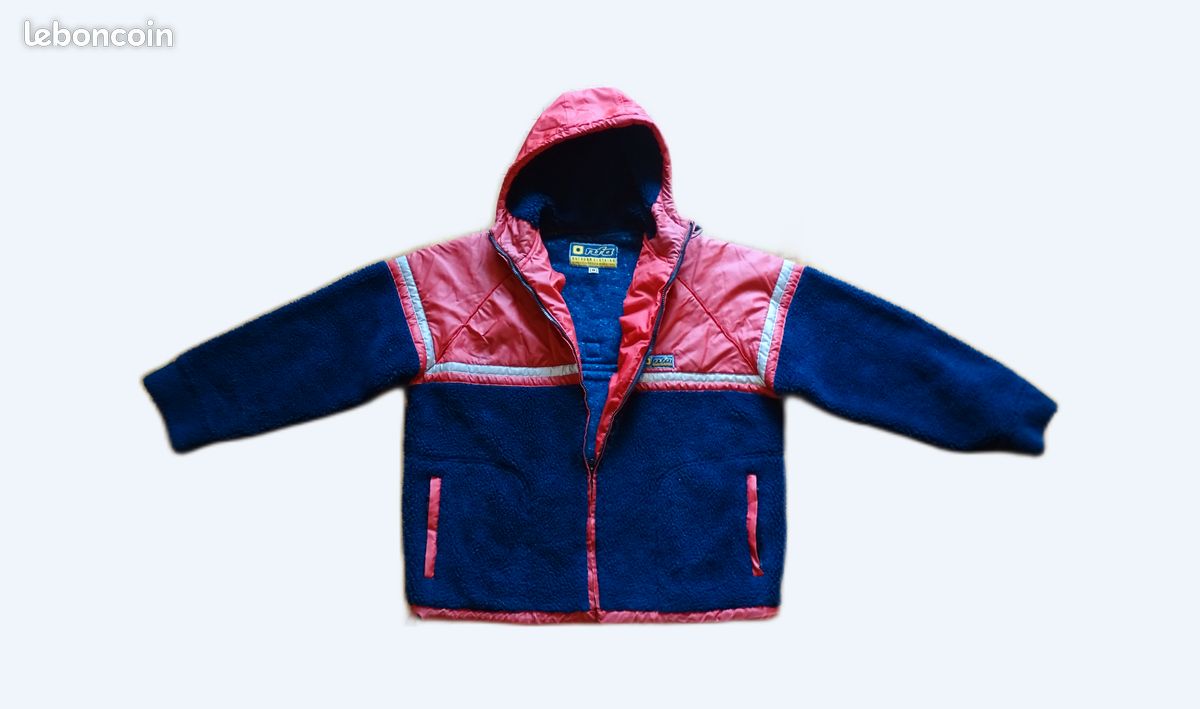 Veste polaire à capuche NFA Outdoor Clothing rouge et bleu nuit