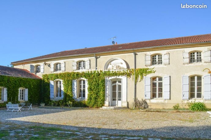Château 18 pièces 700 m²