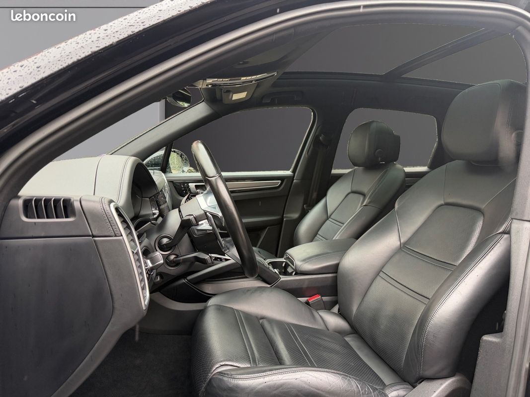 PORSCHE CAYENNE 3.0 V6 440 ch Tiptronic BVA S Toit Ouvrant Pack Chrono Siège électrique à mémoire (image 7)