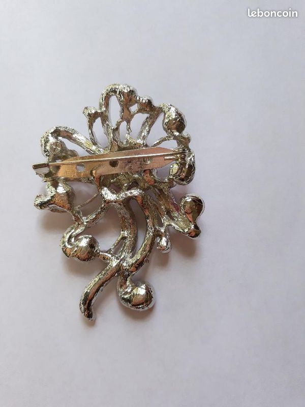 Broche fantaisie tout neuve (image 3)