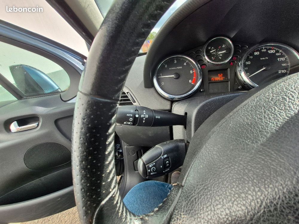 PEUGEOT 207 (5 PORTES) 1.6 HDi 90CV EXECUTIVE PACK (image 10)