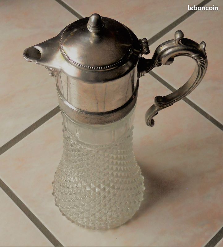 Ancien pichet rafraichissant en verre et métal argenté (image 1)