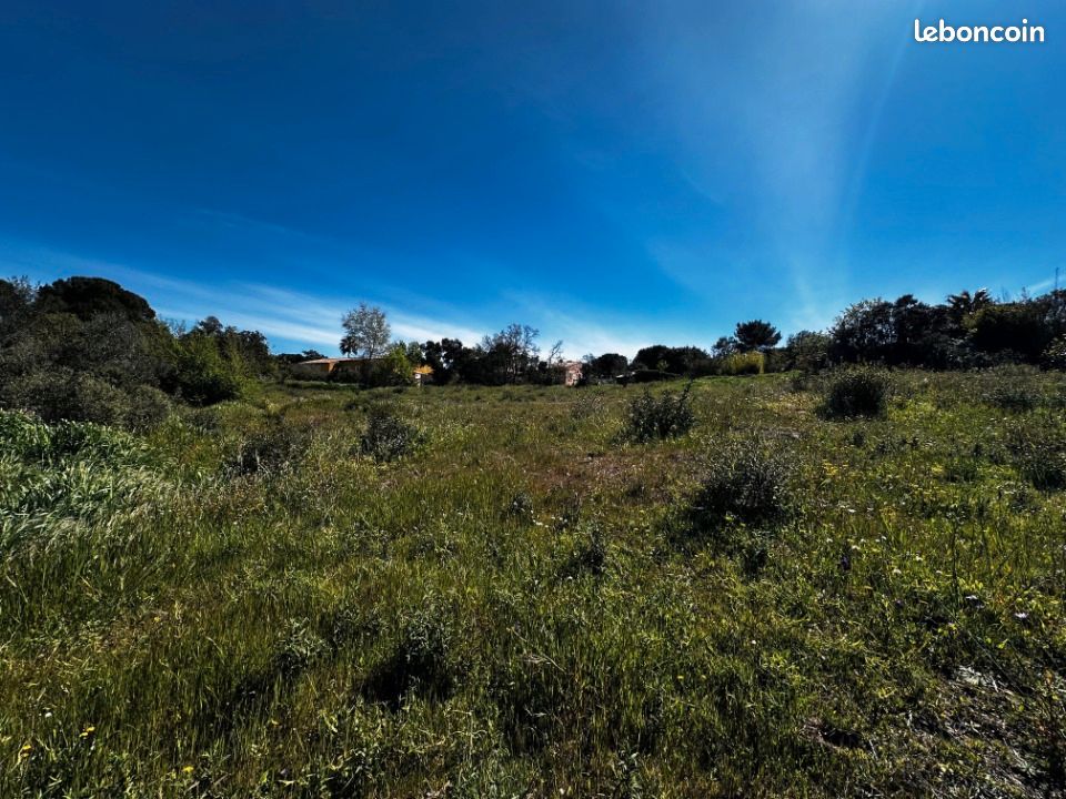 Terrain 665 m² Roquebrune Sur Argens · à Roquebrune-sur-Argens · 230 000 €