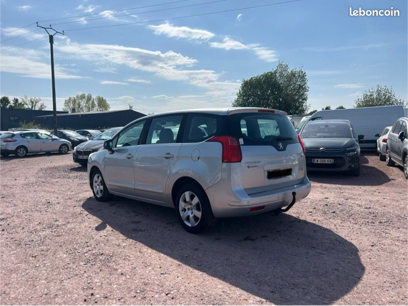 Peugeot 5008 1.6 HDI 112 cv 7 Places (image 4)