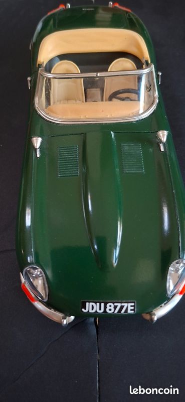 Voiture miniature Jaguar Type E Cabriolet 1961 1/18 - Bburago (image 1)