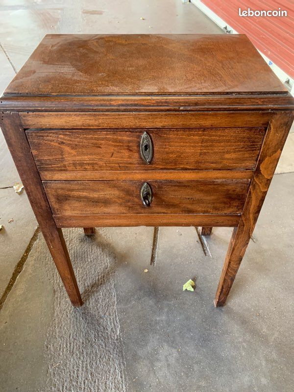 Table de nuit en noyer (image 1)