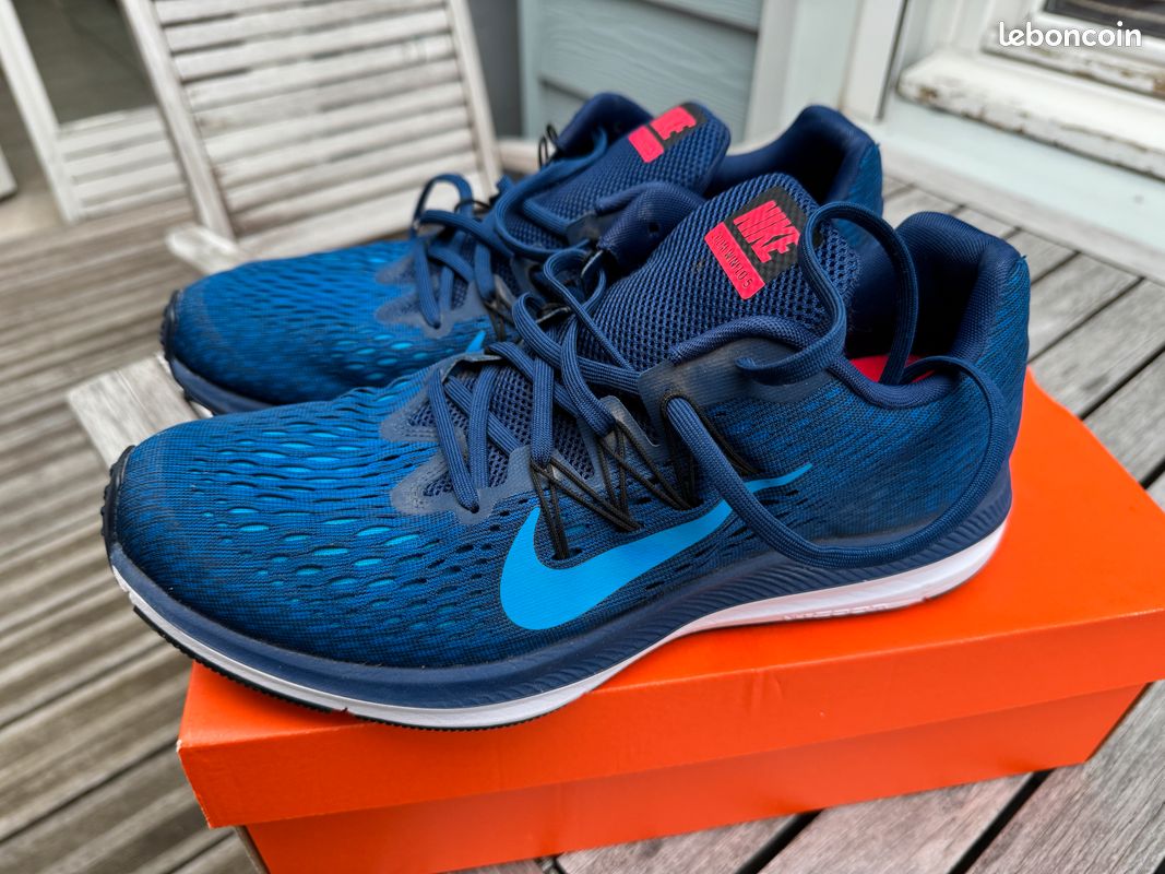 NIKE ZOOM WINFLO5 T45 Homme Bleu marine Chaussures